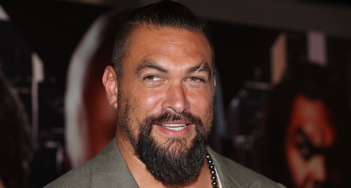 Jason Momoa es casi irreconocible sin su barba