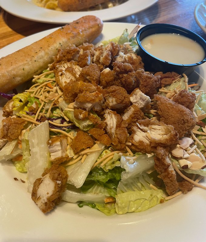 Revisión del menú de 2 por $ 25 de Applebee: ensalada de pollo oriental