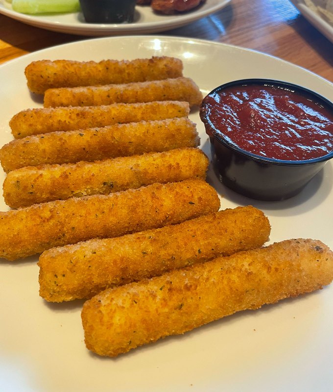 Revisión del menú 2 de Applebee's 2 por $ 25: Mozzarella Sticks