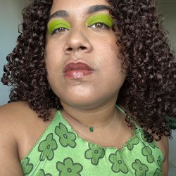 Acerca de la cara Matte Fluid Eye Paint Review Chelsea Candelario