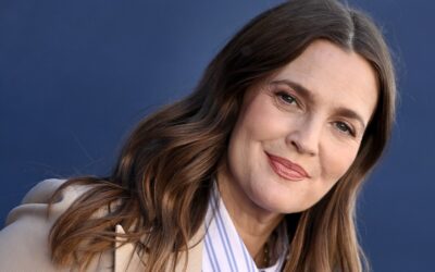 Drew Barrymore y Mindy Kaling clavan la tendencia ‘te ves más feliz’