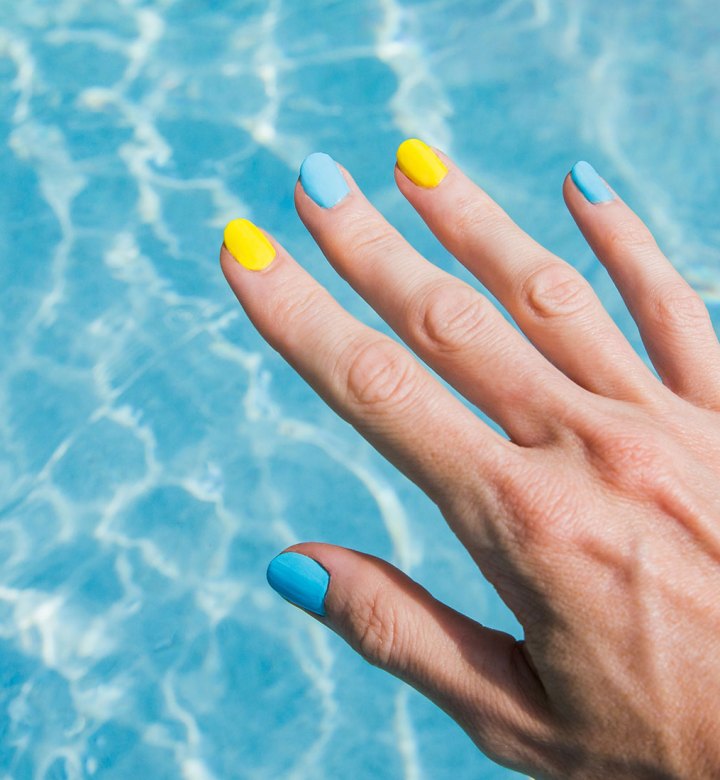 Las 'uñas de verano italianas' están en tendencia en este momento 2 uñas de verano italianas