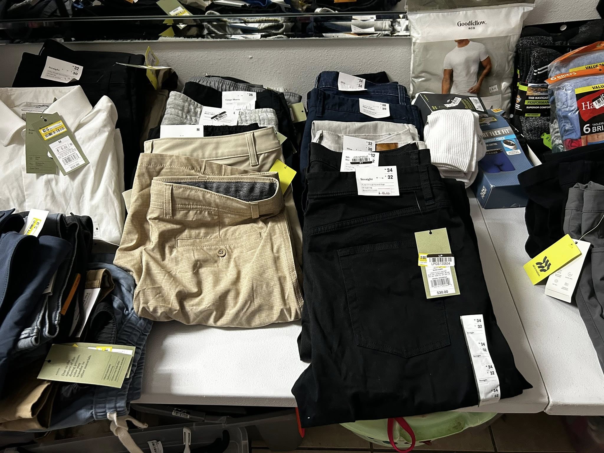 Los hombre tambien merecen detalles  
Ropa nueva de Target  50% -70–% off precio…