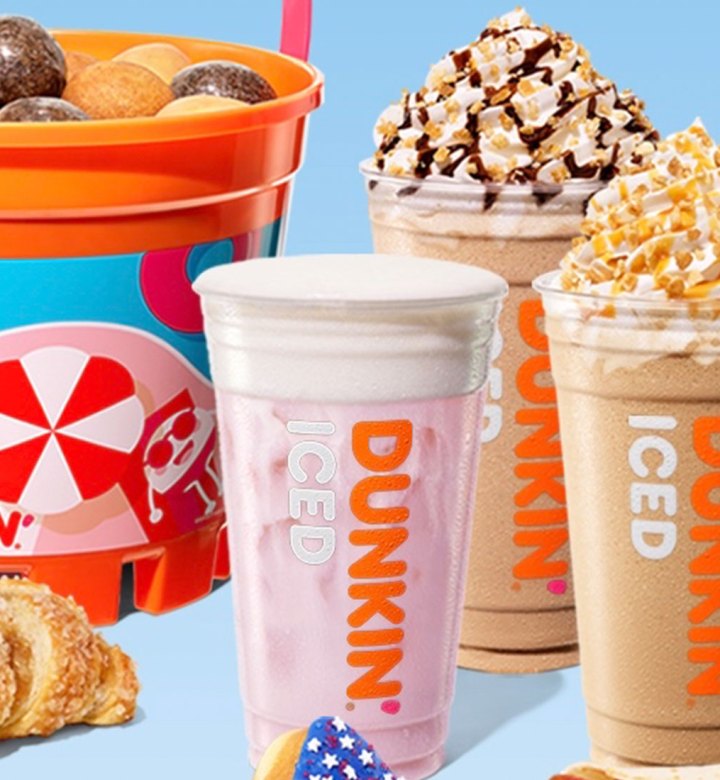 Menú de verano de Dunkin: las nuevas bebidas y comidas de verano de Dunkin sobre un fondo azul