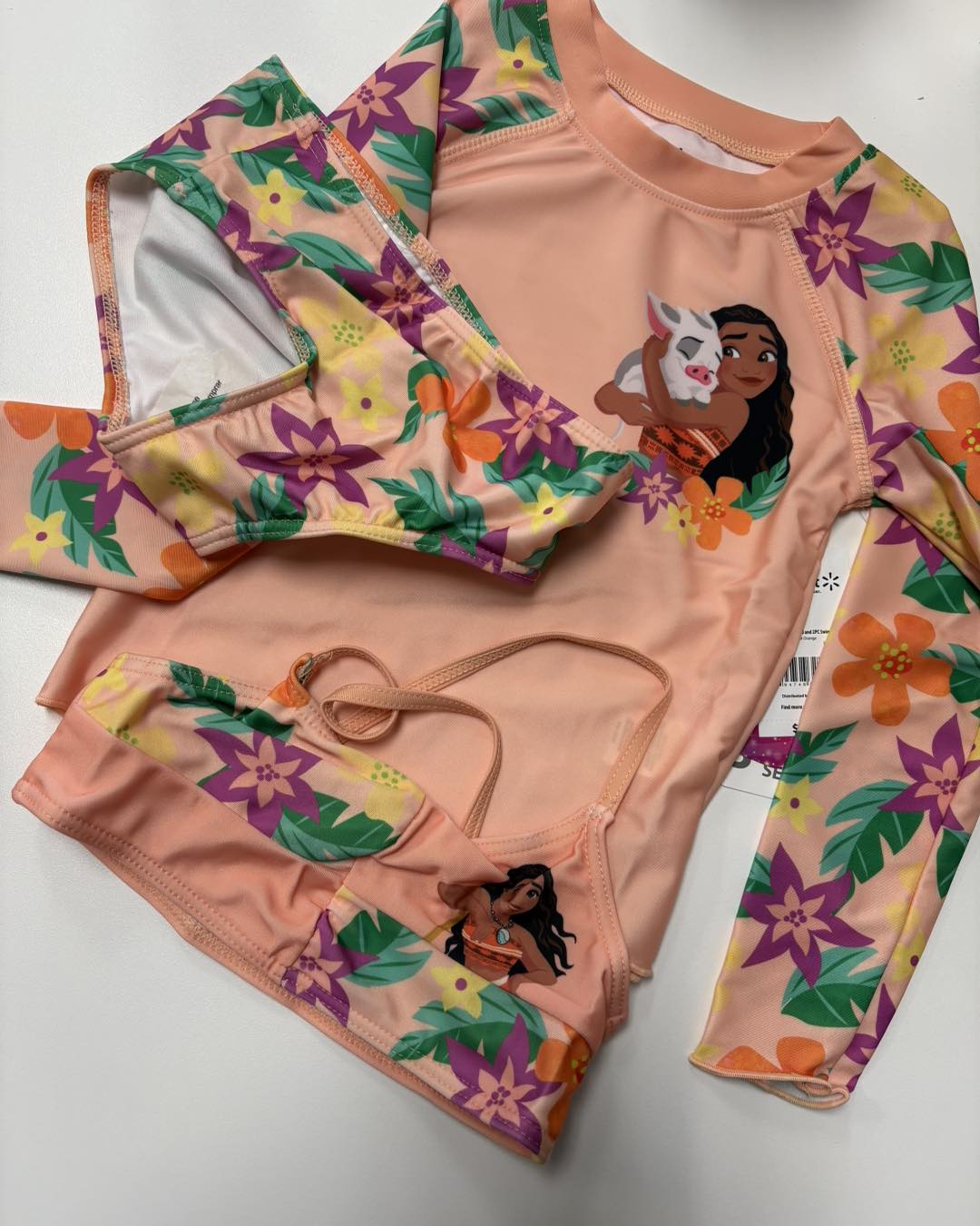 Nuevo- Bikini 3 piezas de niña en talla 4T- 8$ Precio original en tienda 15.98+t…