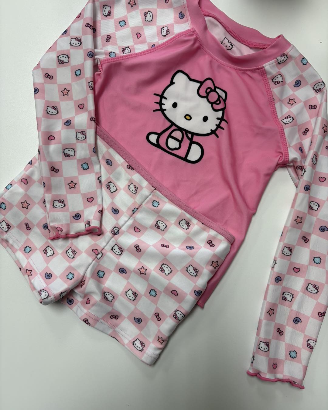 Nuevo Bikini de niña Hello Kitty: A 8$. 
Talla: 4T