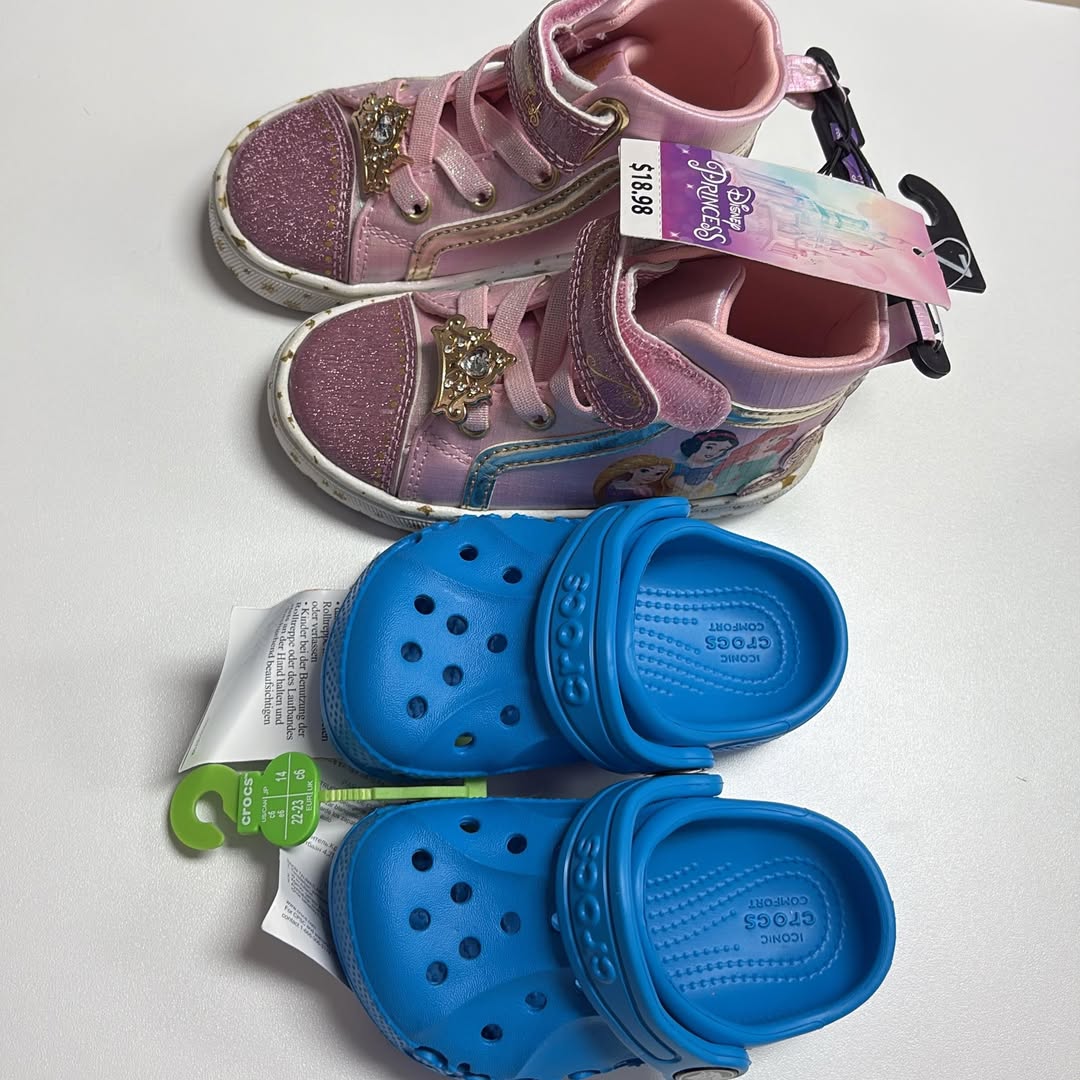 Nuevos: Rosas Talla 7- 8$
                  Crocs Toddler/  Talla 6- 15$