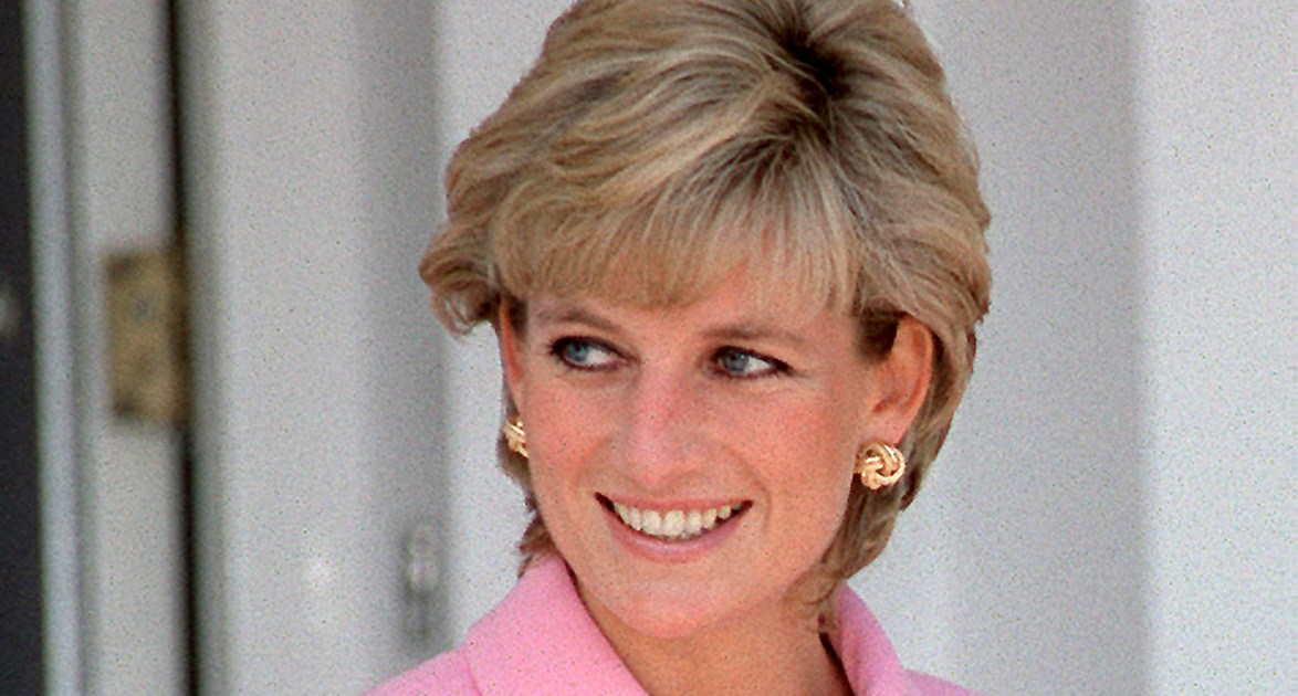 Una rara foto junto a la piscina de la princesa Diana acaba de caer