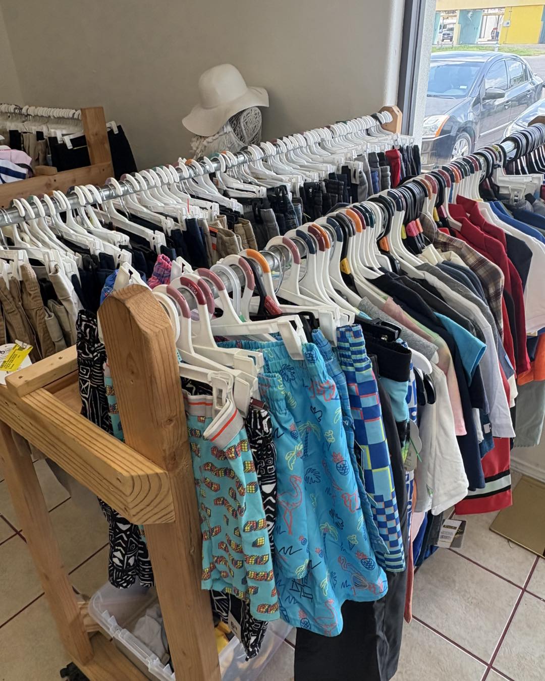 Ven y vistanos! precios accesibles! Locacion: 1723 N 23rd Suite 4