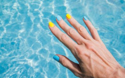 Las ‘uñas de verano italianas’ están en tendencia en este momento