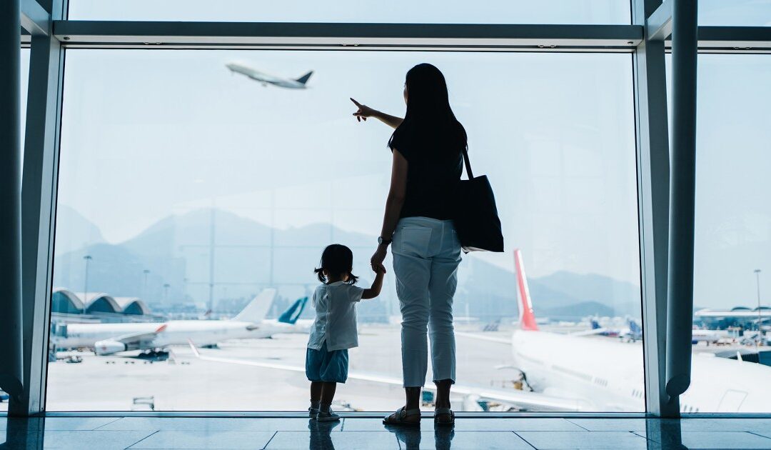 11 imprescindibles para volar con niños, de acuerdo con una mamá volante frecuente