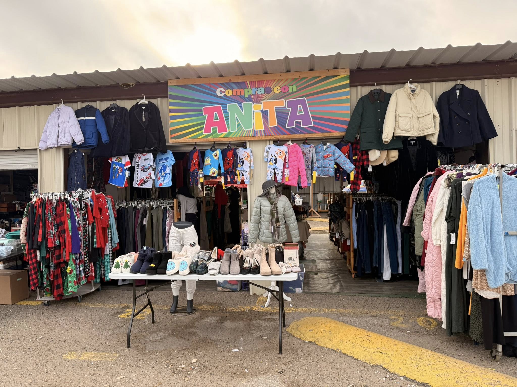 MAÑANA ESPECIALES DE ZAPATO Y MAS ROPITA NUEVA EN La Gran Pulga de Hidalgo pasil…