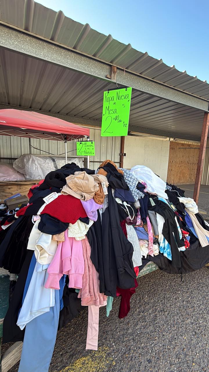 ROPA NUEVA A SOLO $2 en La Gran Pulga de Hidalgo LOCAL I 19 20 21 22