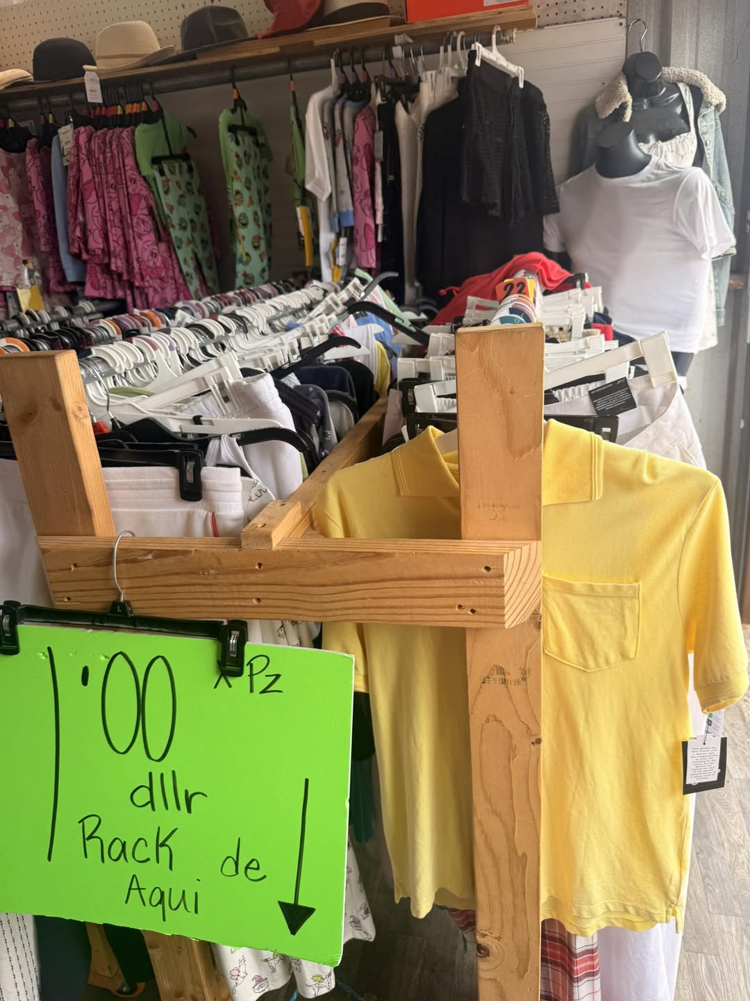 ESTE MIÉRCOLES 15 de ABRIL 

 MEGA VENTA DE ROPA   
 ¡RAKETA DESDE $1 DÓLAR! 

…