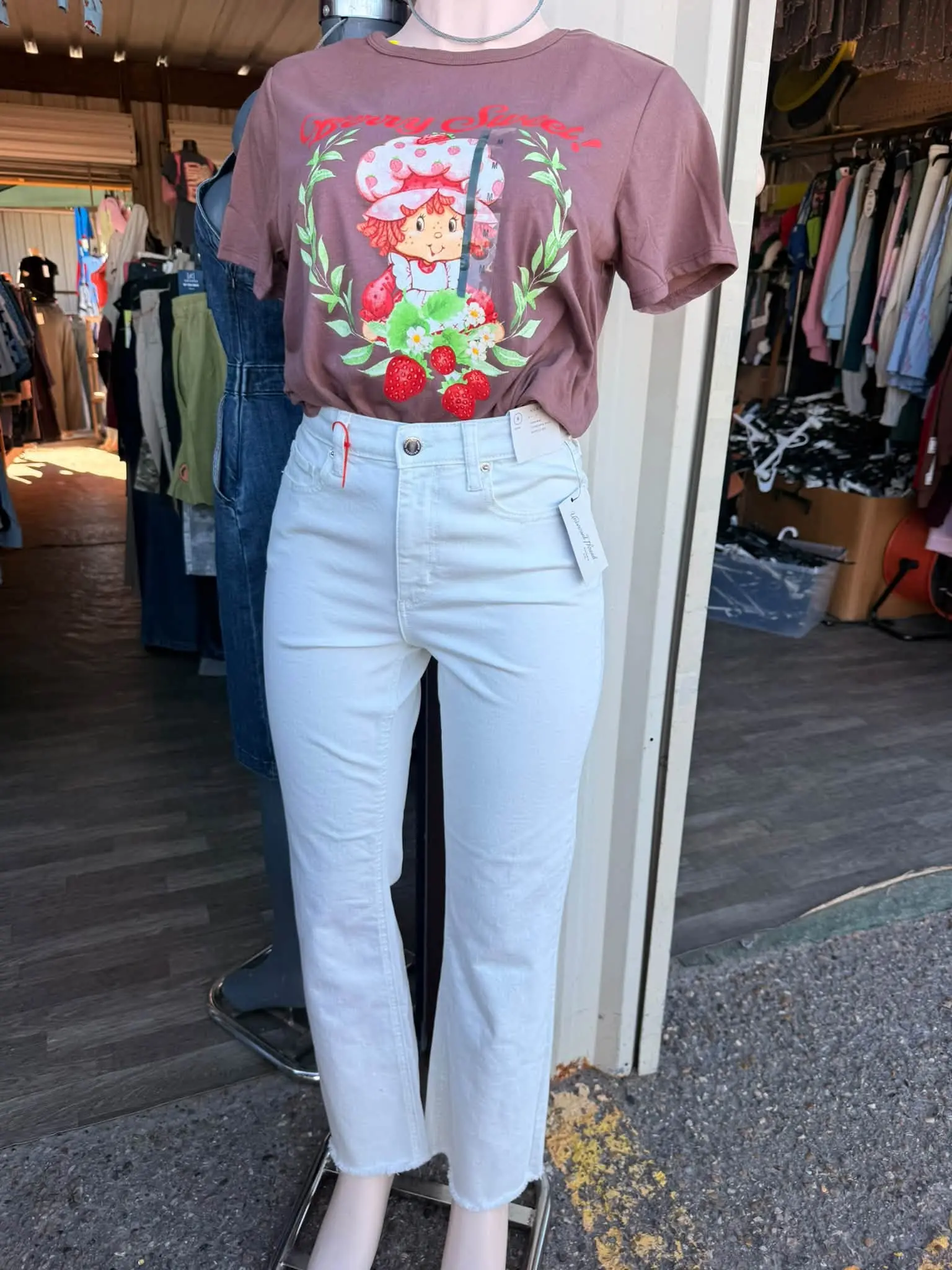 ¡NUEVA ROPITA DISPONIBLE!
¡Muchos estilos bonitos para escoger! Jeans de dif…